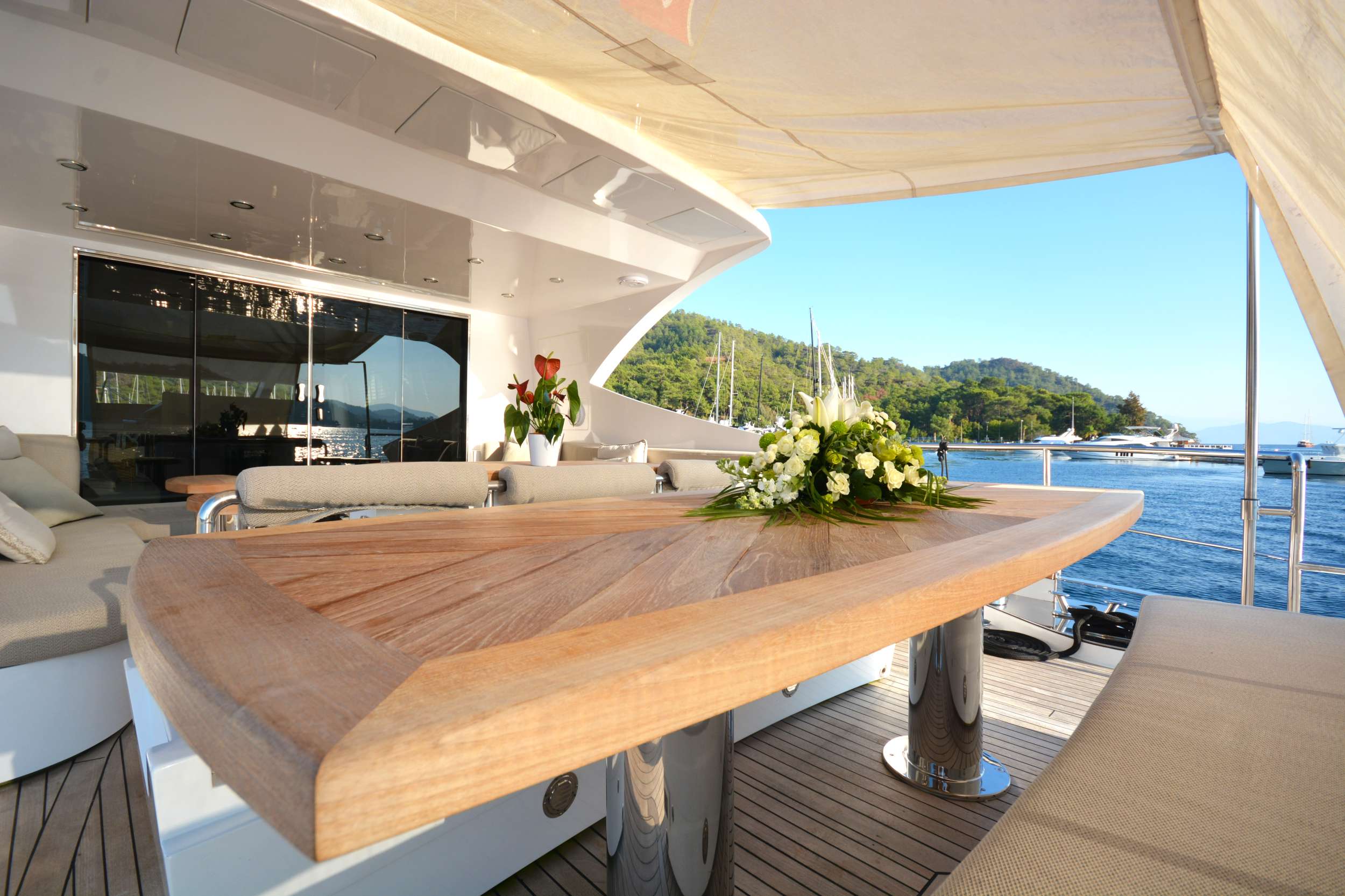 GOLDFINGER Yacht Charter Details Jaguar Yachts CHARTERWORLD Luxury goldfinger-yacht-charter-details-jaguar-yachts-charterworld-luxury